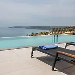 Mystique View فيلة