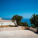 Mystique View فيلة