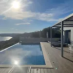 Mystique View * 로우드하타