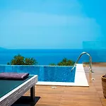 Mystique View 로우드하타